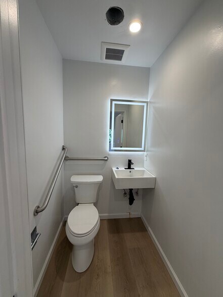 More Photos Of 19830 Lake Chabot Rd, Castro Valley Medical For Lease
