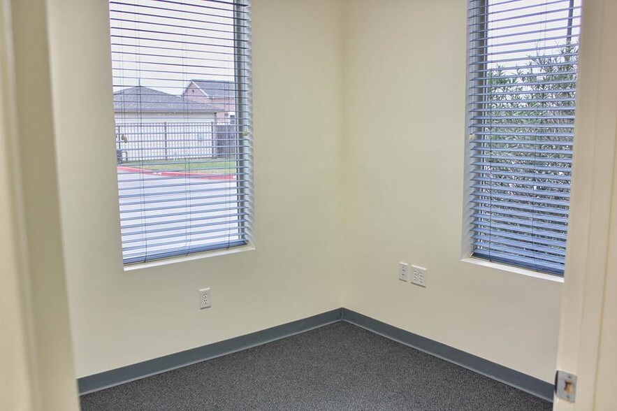 More Photos Of 524 Westgreen Blvd, Katy Medical For Lease
