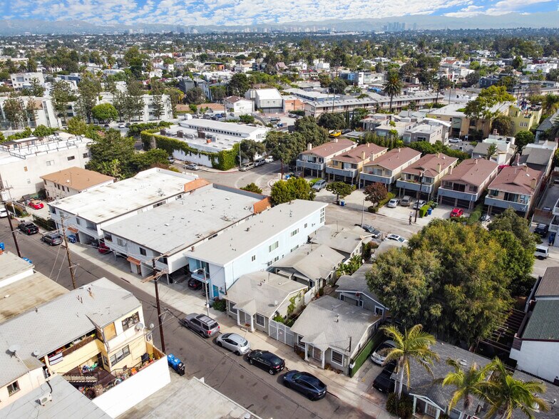 More Photos Of 2006 Strongs Dr, Venice Apartments For Sale