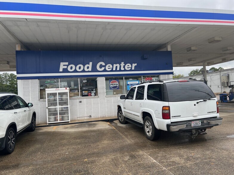 More Photos Of 7920 Memorial Pky SW, Huntsville General Retail For Sale