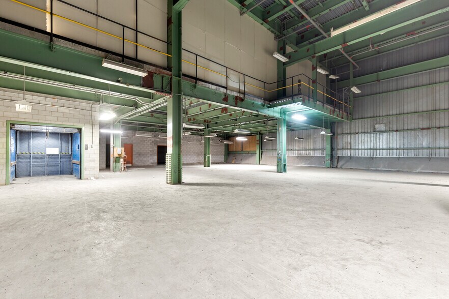 More Photos Of 35-75 Rue De L'acier, Coteau-du-lac Manufacturing For Lease