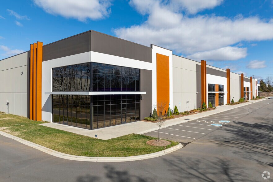 More Photos Of 2011 Nevada Boulevard, Charlotte Warehouse For Lease