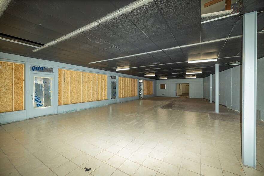 More Photos Of 1016-1020 N 10th St, Kansas City Light Distribution For Sale