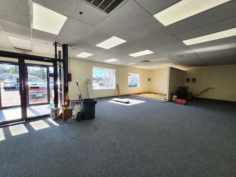 More Photos Of 705-709 Milford Rd, Merrimack Unknown For Lease