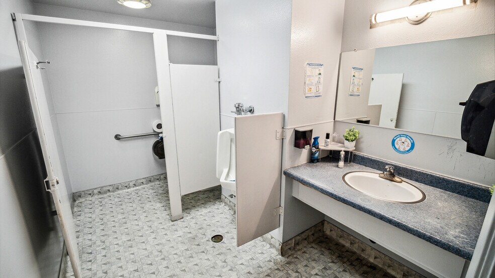 More Photos Of 18331 Gridley Rd, Cerritos Medical For Lease