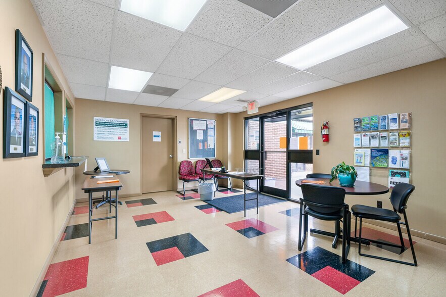 More Photos Of 1221 S Willow Ave, Cookeville Office Residential For Sale