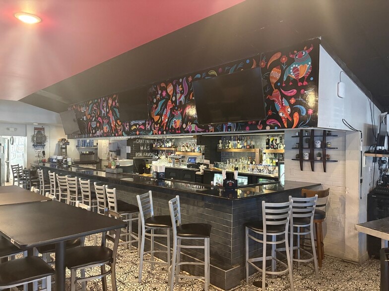 More Photos Of 925 N Semoran Blvd, Orlando Restaurant For Lease