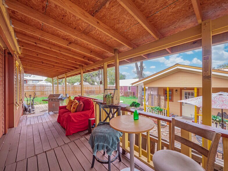 More Photos Of 1307 Wright St, Llano Freestanding For Sale