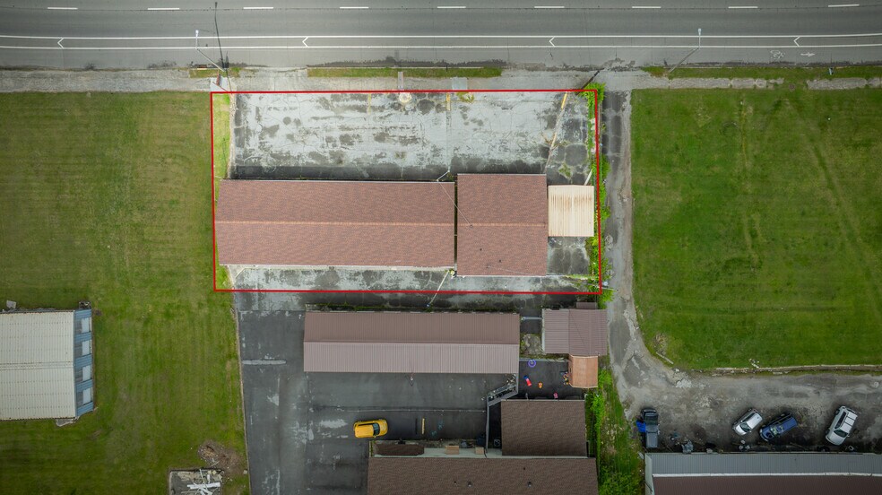 More Photos Of 570 S Gateway Ave, Rockwood Industrial For Sale