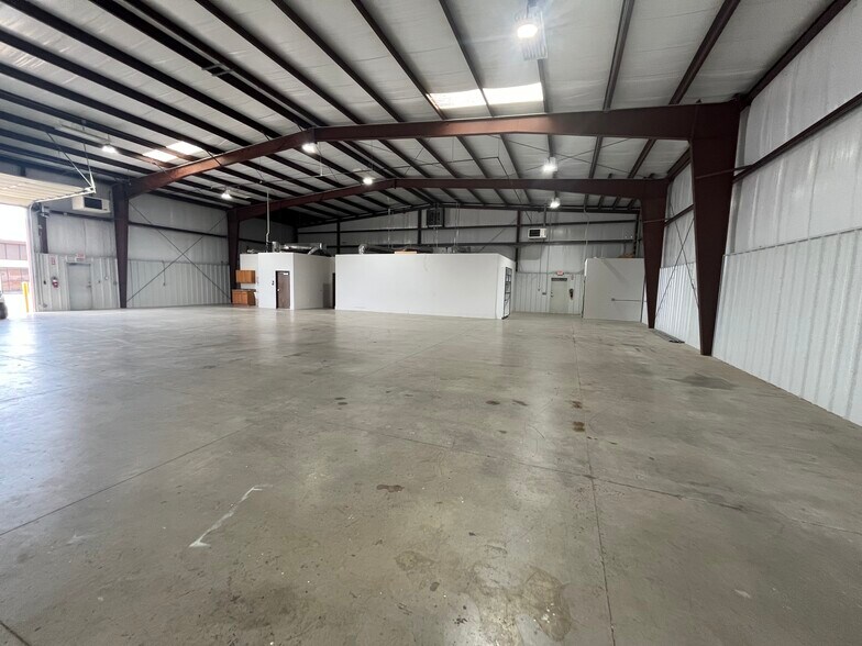 More Photos Of 7428 Melrose Ln, Oklahoma City Warehouse For Lease