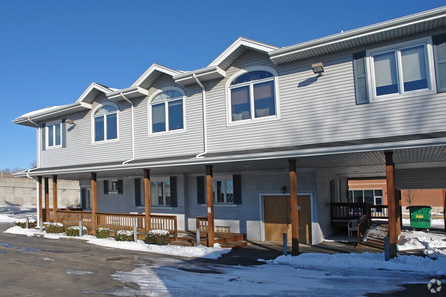 More Photos Of 6110 N Port Washington Rd, Milwaukee Office For Lease