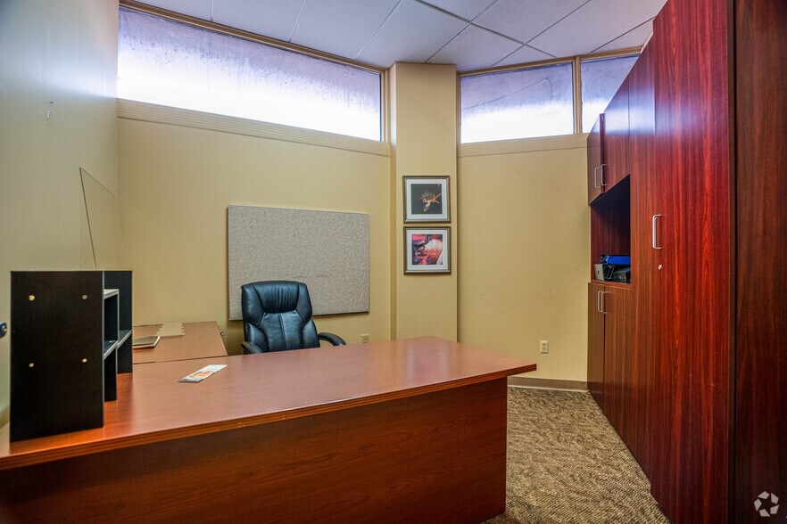 More Photos Of 556 Eagle Rock Ave, Roseland Medical For Sale