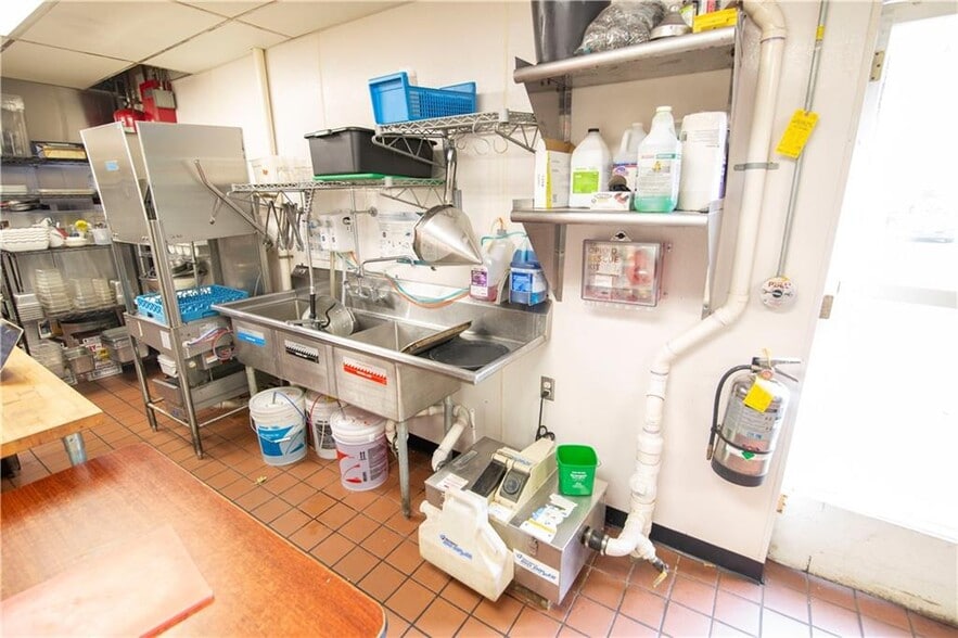 More Photos Of 371-373 Smith St, Providence Storefront For Sale