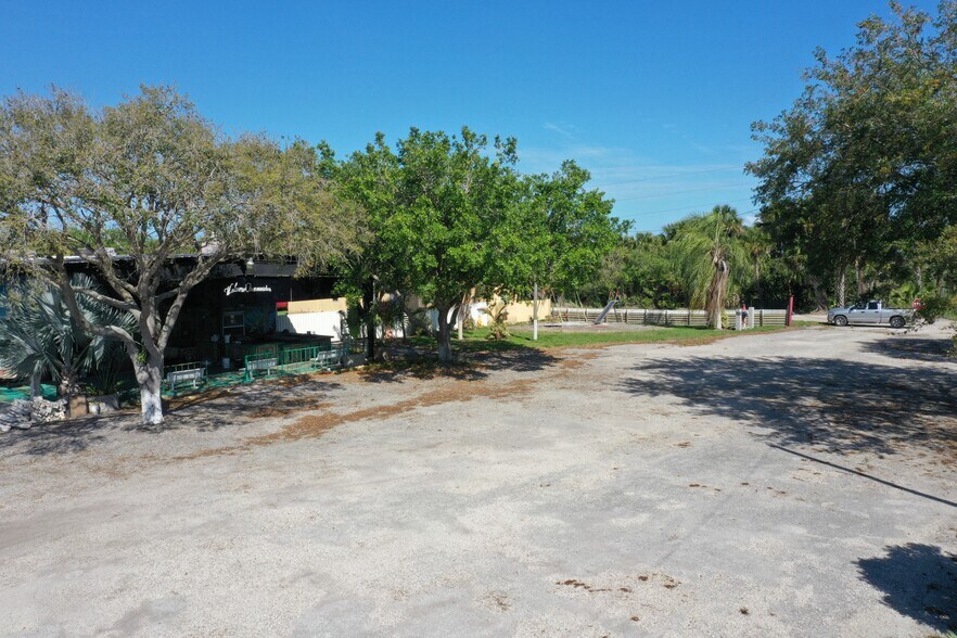 More Photos Of 9891-9915 W US HWY 27, Clewiston Flex For Sale