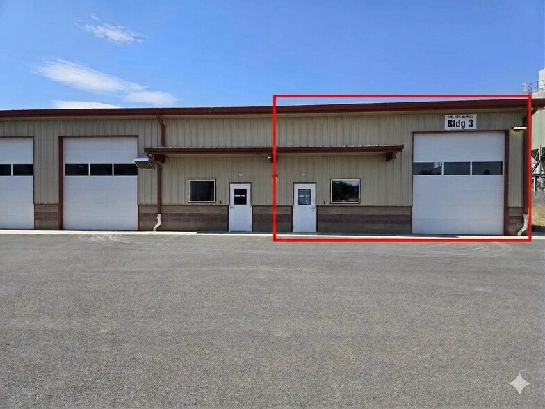 More Photos Of 1263 SW Lake Rd, Redmond Light Manufacturing For Lease