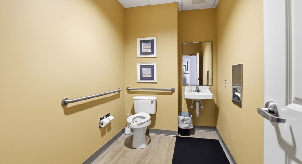 More Photos Of 11535 Nuckols Rd, Glen Allen Office For Sale