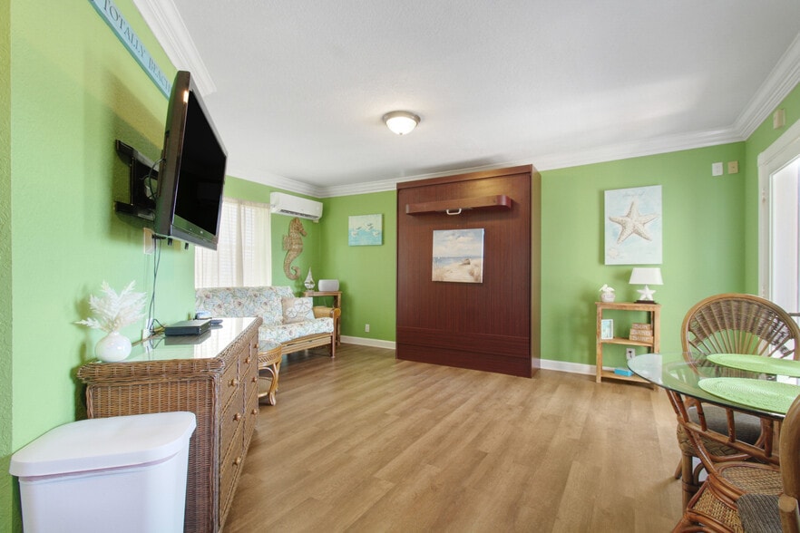 More Photos Of 3401 NE 10th St, Pompano Beach Hotel For Sale