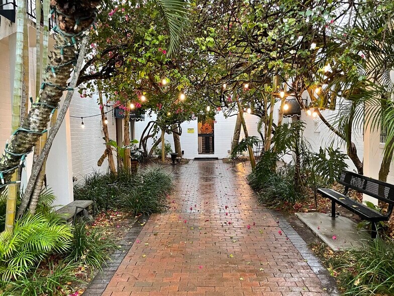 More Photos Of 1221 N Orange Ave, Orlando Storefront Retail Office For Lease