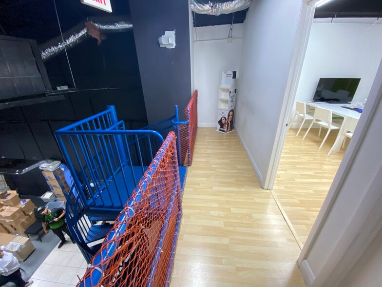 More Photos Of 2051 NW 112th Ave, Doral Showroom For Sale
