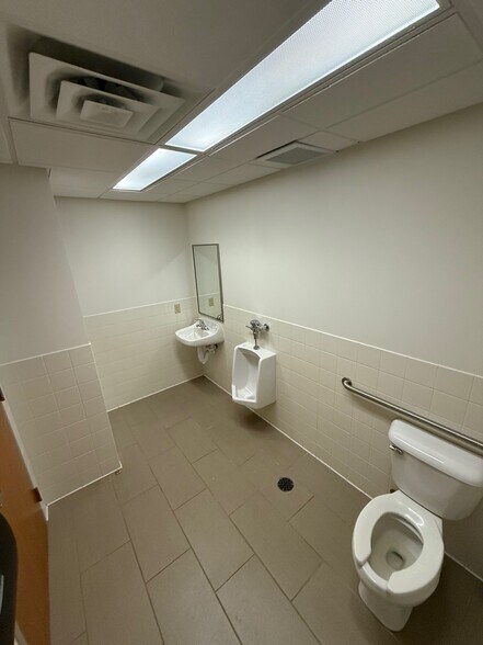 More Photos Of 2777 Prairie Dr, River Falls Office For Sale