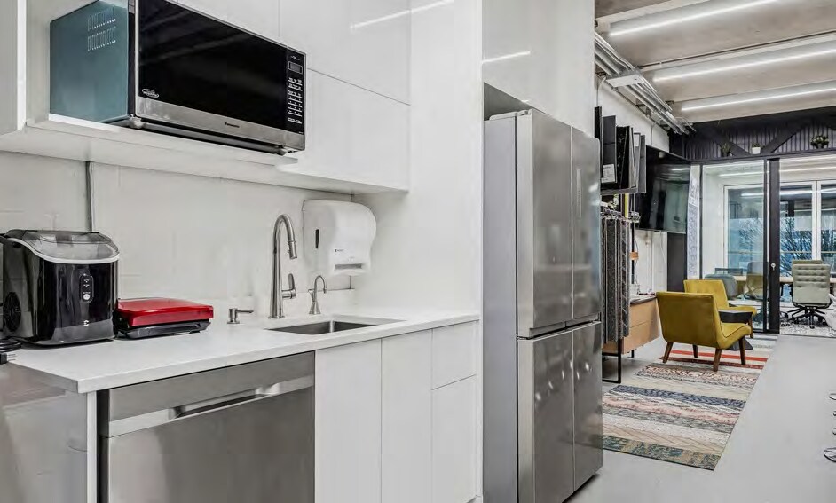 More Photos Of 118 8th Av W, Vancouver Flex For Lease