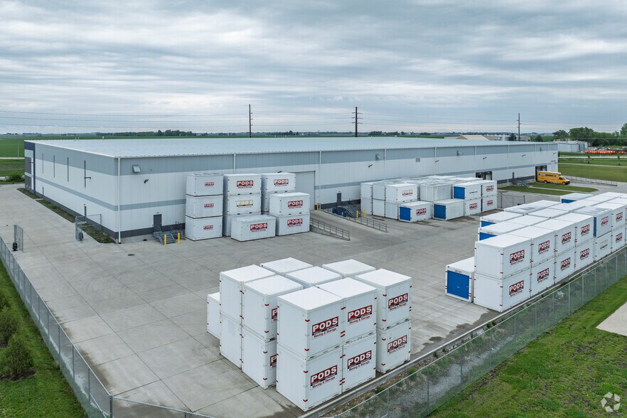 More Photos Of 4302 W 89th St, Davenport Warehouse For Lease