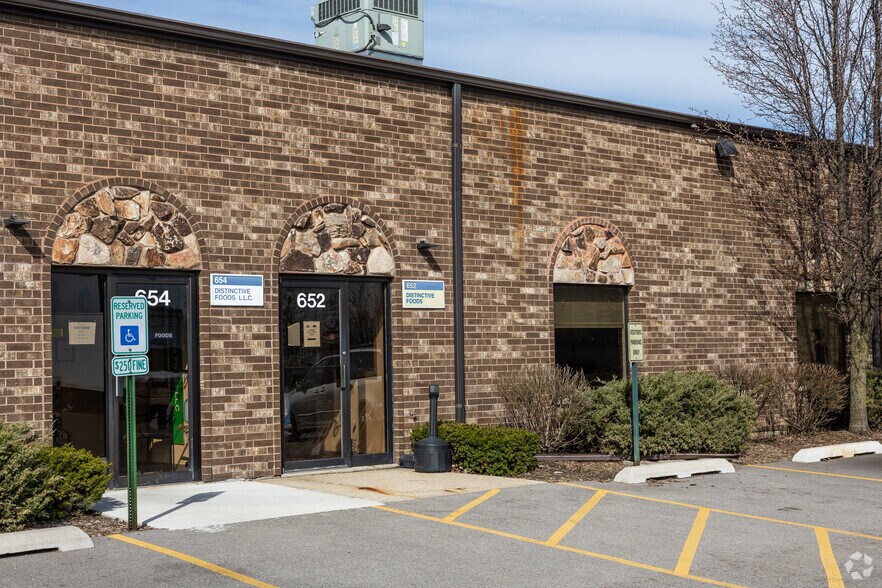 More Photos Of 600-668 Wheeling Rd, Wheeling Warehouse For Lease