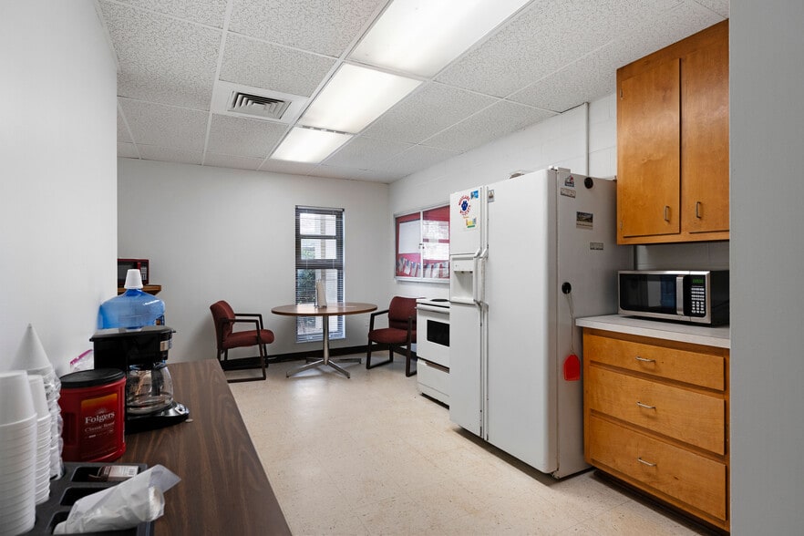 More Photos Of 112 Old Mill Rd, Cartersville Research And Development For Sale