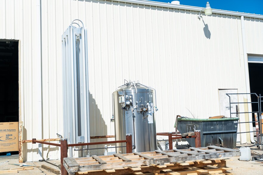 More Photos Of 1630 N Interstate 35 E, Lancaster Flex For Sale