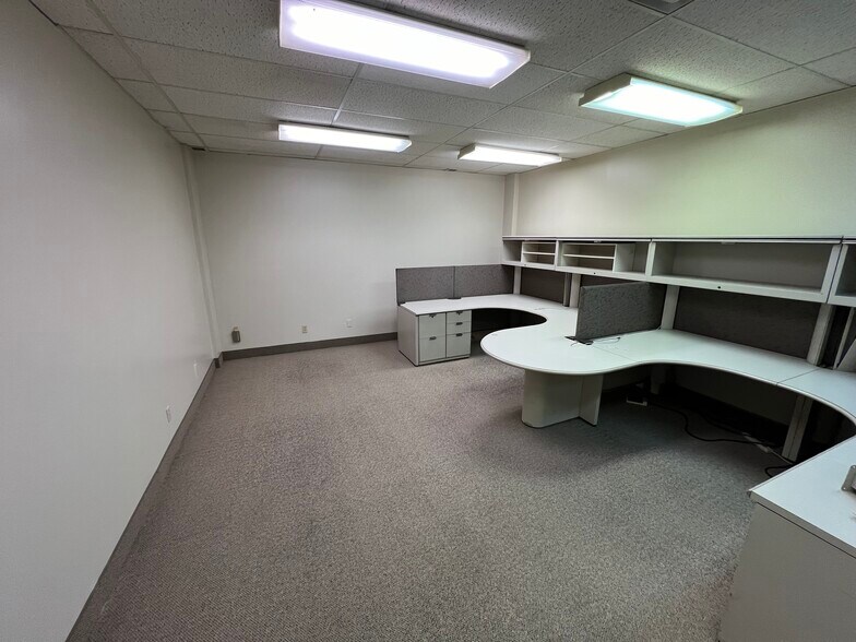 More Photos Of 160 E Main St, Decatur Office For Lease