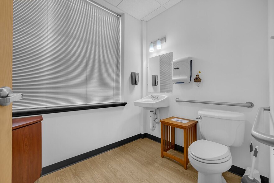 More Photos Of 459 Herndon Pky, Herndon Medical For Sale