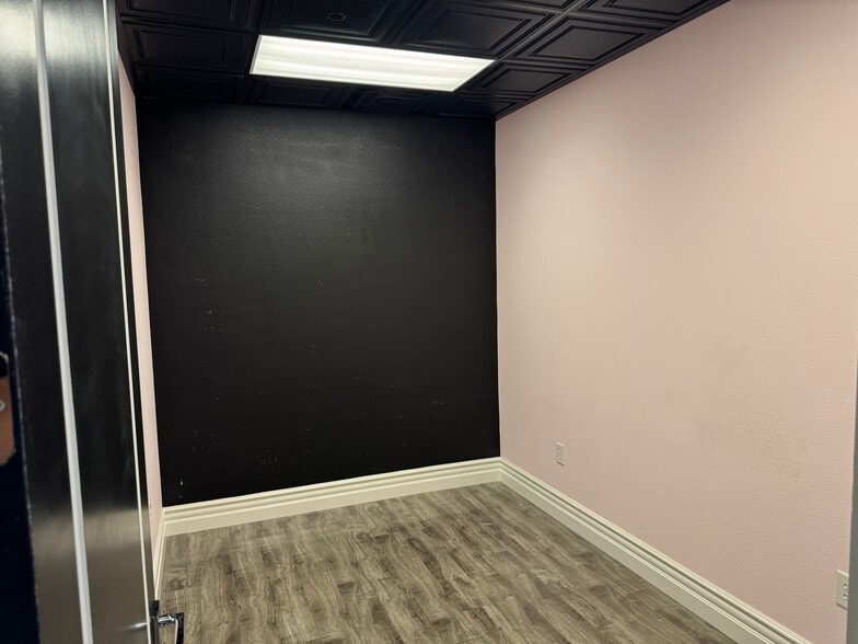 More Photos Of 6446 N Durango Dr, Las Vegas Freestanding For Lease