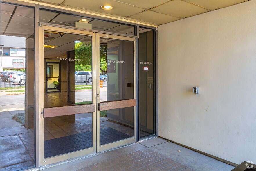 More Photos Of 4054 McKinney Ave, Dallas Office For Lease