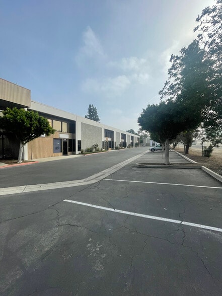 More Photos Of 17520-17538 Studebaker Rd, Cerritos Warehouse For Lease