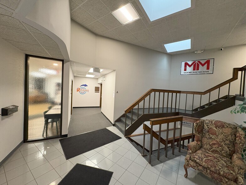 More Photos Of 600 N First Bank Dr, Palatine Office For Lease