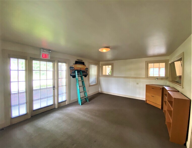 More Photos Of 206 Monroe St, Monroeville Office For Sale