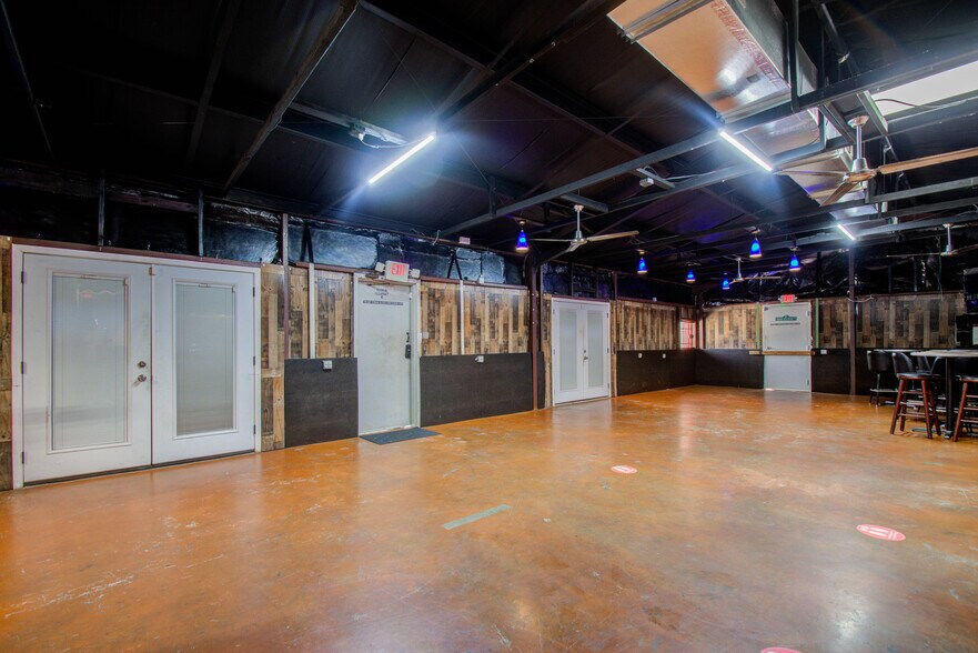 More Photos Of 6555 Navigation Blvd, Houston Warehouse For Lease