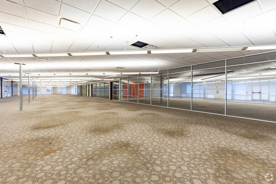 More Photos Of 599 Lake Kathy Dr, Brandon Unknown For Lease