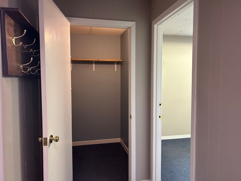 More Photos Of 191 Queensway W, Simcoe Office For Lease