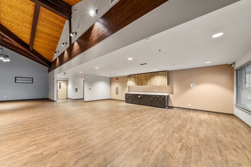 More Photos Of 2166 NW Vine St, Grants Pass Medical For Sale