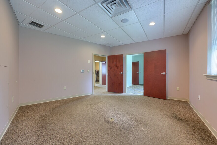 More Photos Of 1864 Oregon Pike, Lancaster Office For Sale