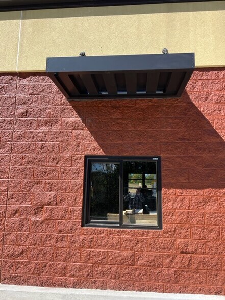 More Photos Of 6101 Fegenbush Ln, Louisville Convenience Store For Lease