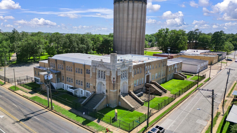 Primary Photo Of 102 W Bow St, Tyler Religious Facility For Sale