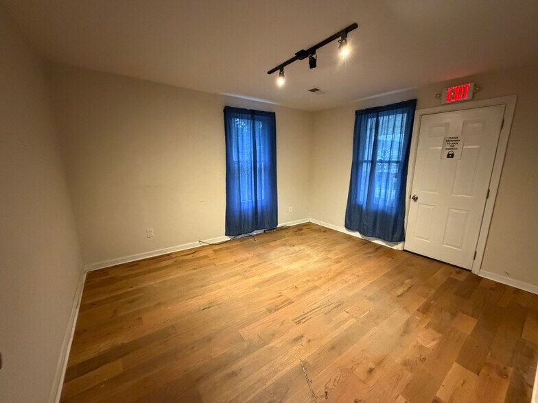 More Photos Of 113 Foster Lake Rd, Dallas General Retail For Lease