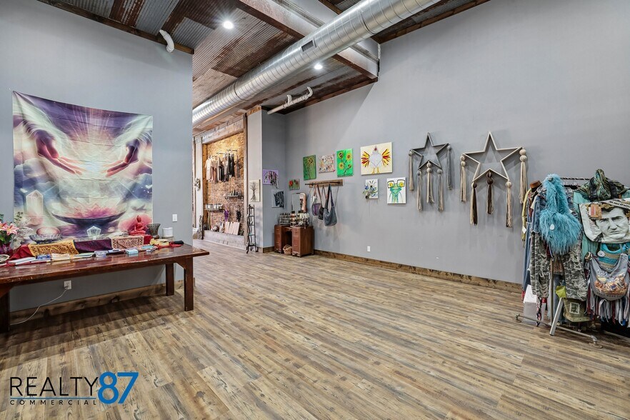 More Photos Of 807 12th st, Belle Plaine General Retail For Sale