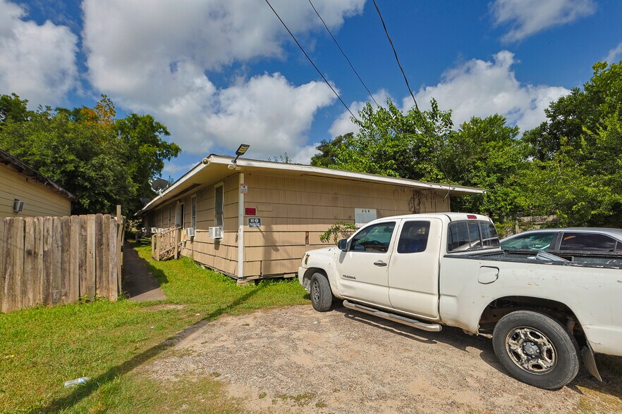 More Photos Of 2312-2315 Avenue B, Dickinson, TX 77539 Ave, Dickinson Apartments For Sale