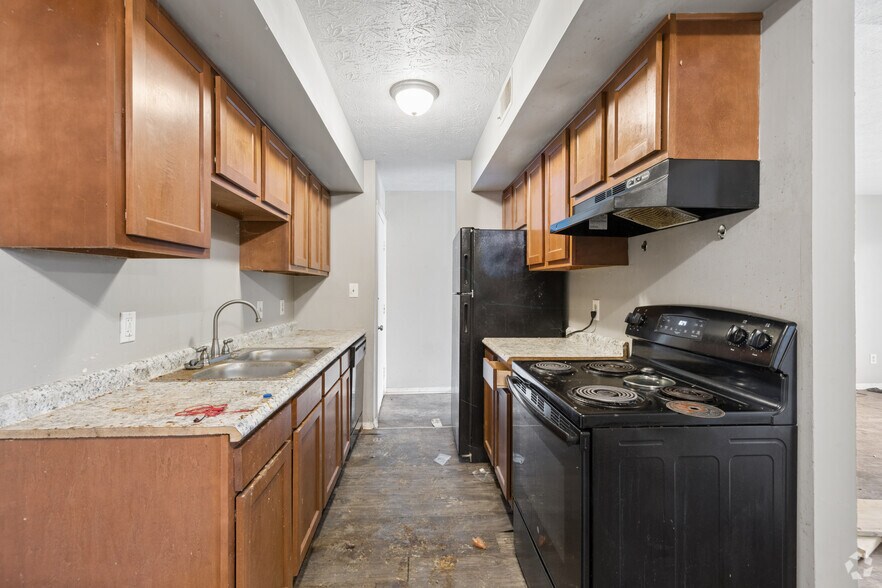 More Photos Of 2045 Cambridge Dr, Lexington Apartments For Sale