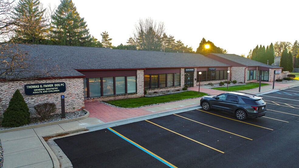 More Photos Of 1350 E Lake Lansing Rd, East Lansing Medical For Sale