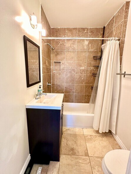 More Photos Of 1327 W 35th St, Los Angeles Apartments For Sale