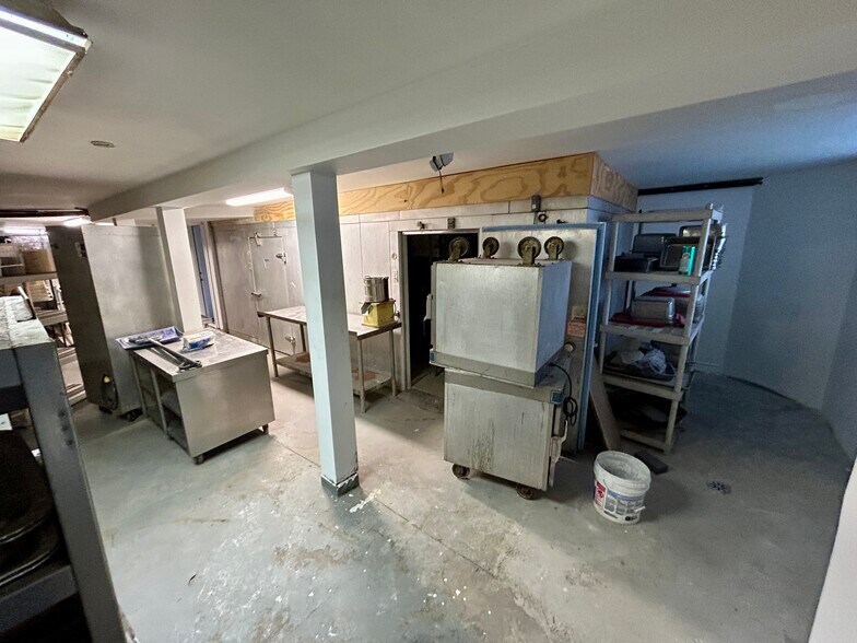 More Photos Of 3400 W Evergreen Ave, Chicago Storefront Retail Residential For Lease